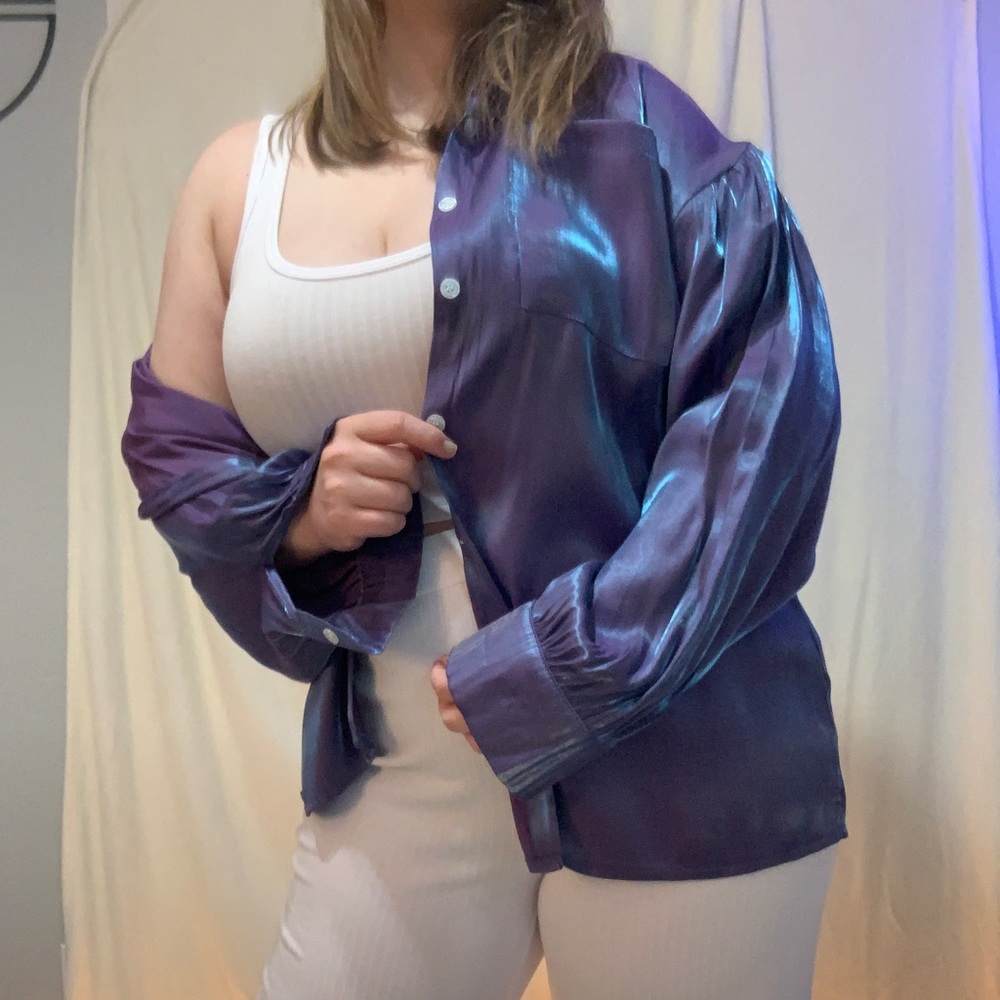 Long Sleeve Silk-Like Chromatic Button Down